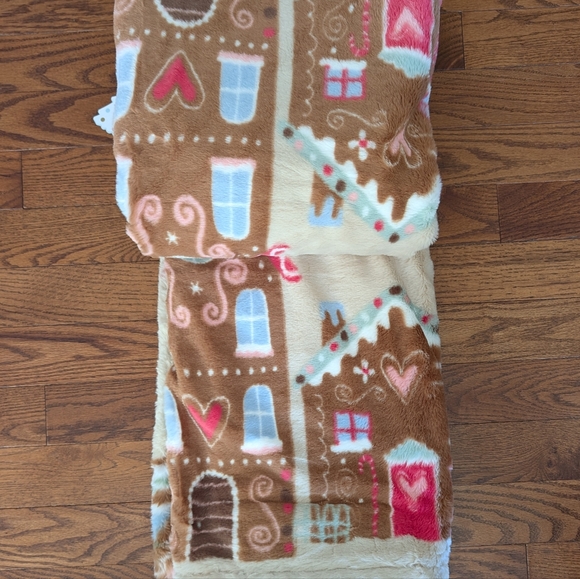 Viral 🎥 Cupcakes and Cashmere Christmas Gingerbread House Throw, Faux Fur - Picture 6 of 9